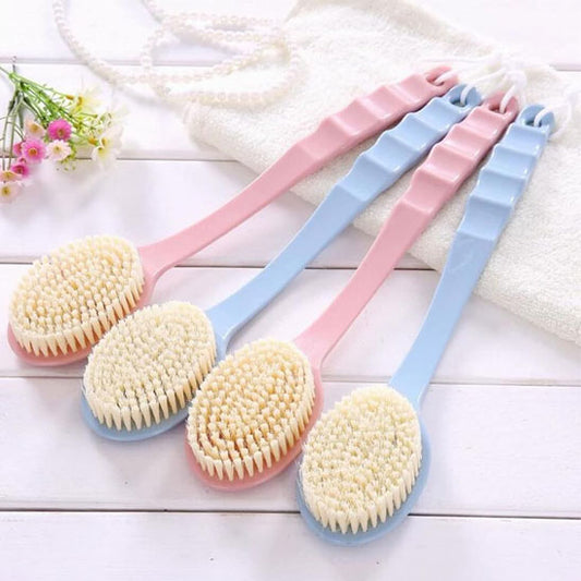 Brosse dans la douche pour le dos