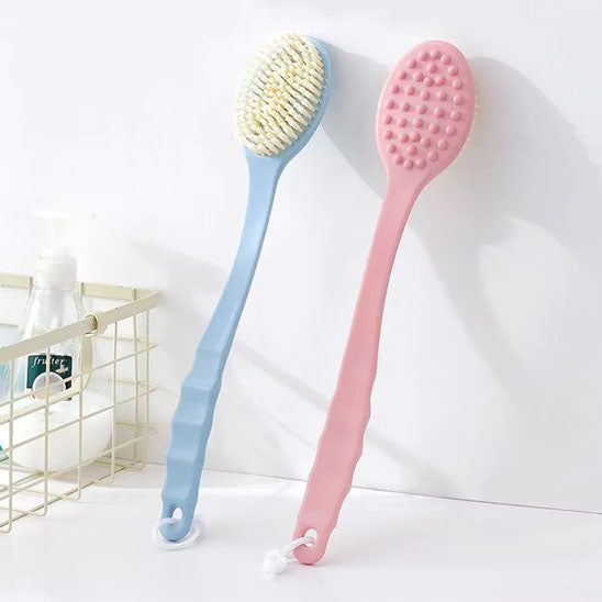 Brosse dans la douche pour le dos