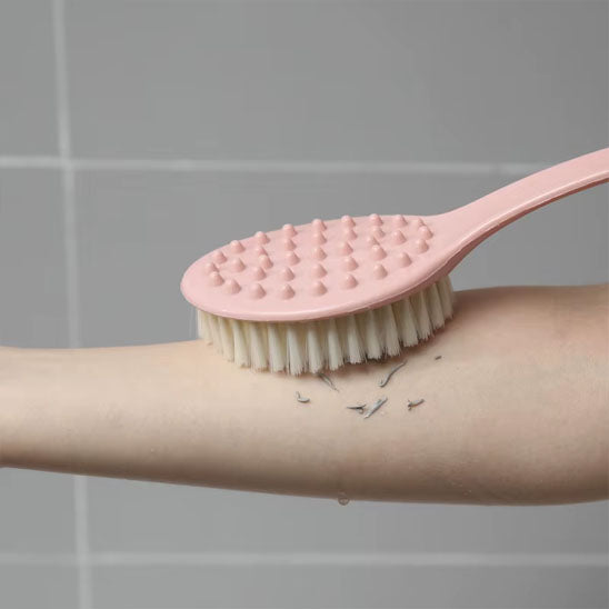 Brosse dans la douche pour le dos